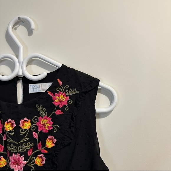 Time and Tru | women's small embroidered floral Sleeveless Top with polka dots - Picture 3 of 7